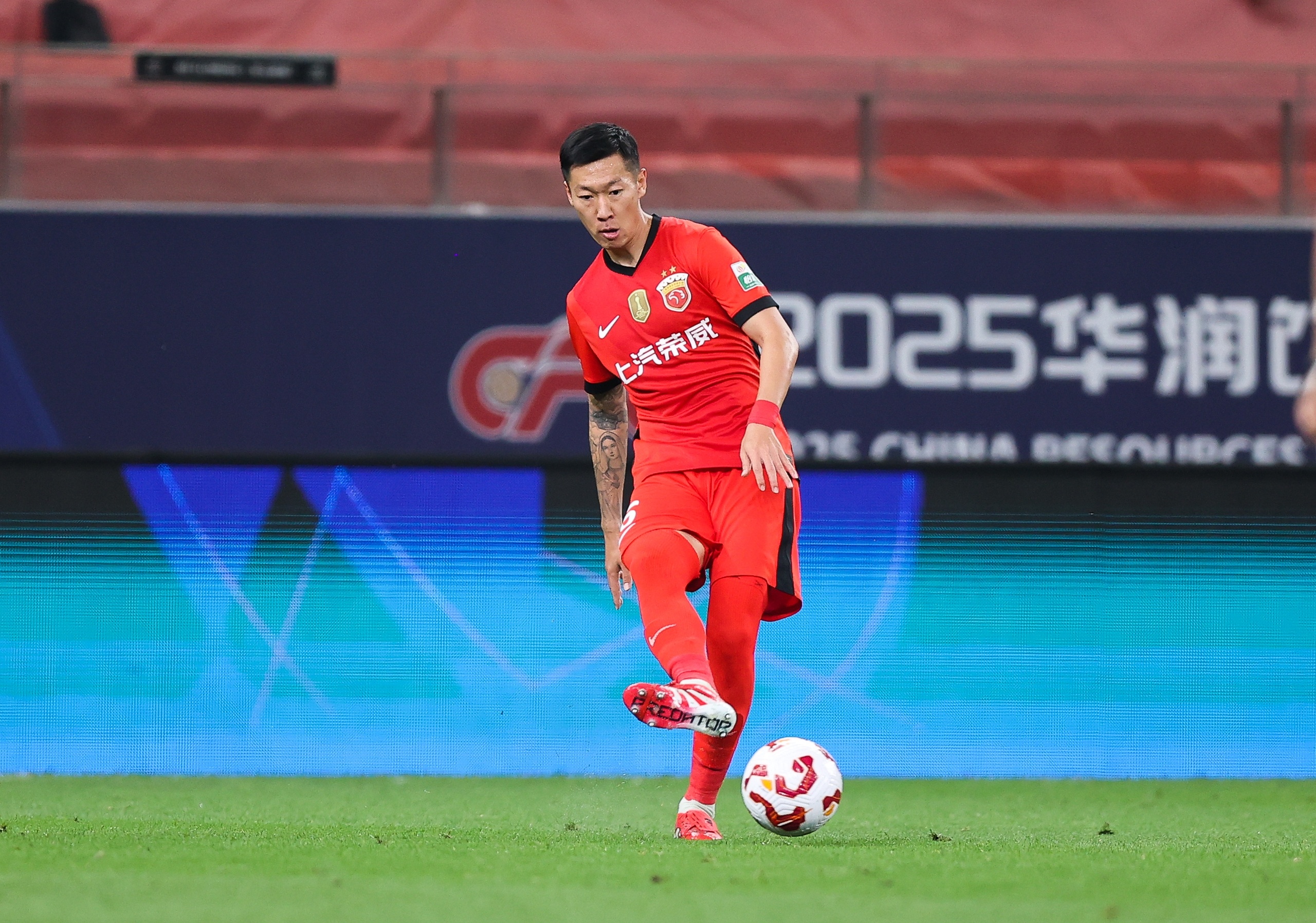 包含赛前足总杯传出新动向，AC米兰遗憾出局，管理层表态——管理层满意，年轻球员得到机会的词条